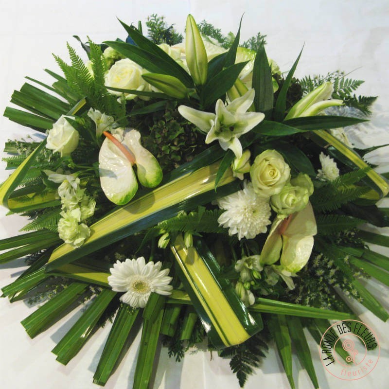 coussin moderne de fleurs blanches et vertes coussin moderne de fleurs blanches et vertes