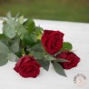 Te quiero bouquet de 3 roses rouges et eucalyptus La Ronde des Fleurs