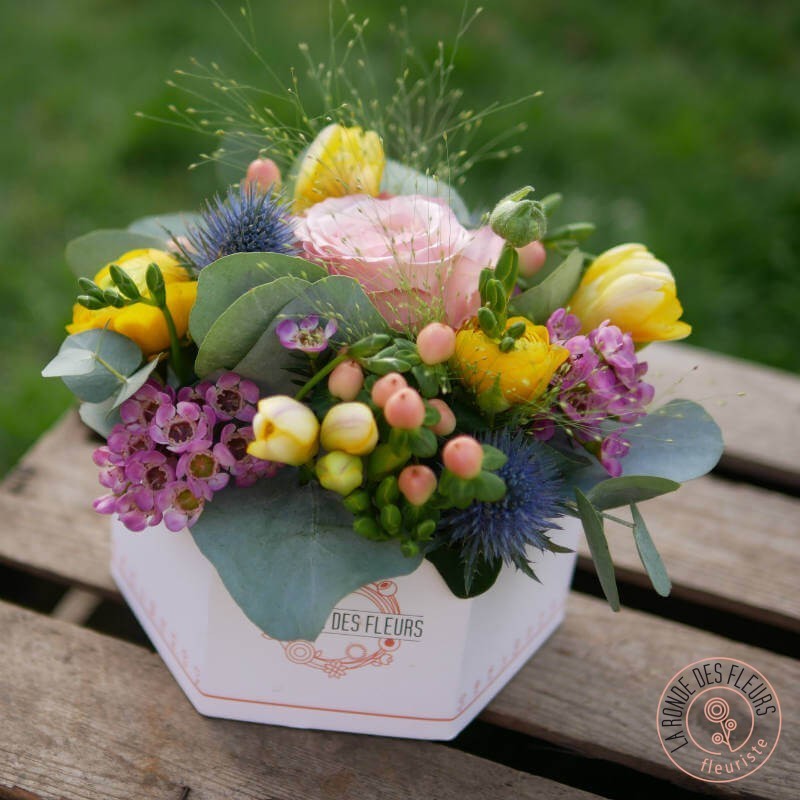 boite la ronde des fleurs garnie de fleurs de printemps boite la ronde des fleurs garnie de fleurs de printemps