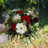 bouquet coloré  blush mariant fleurs rouges et blanches