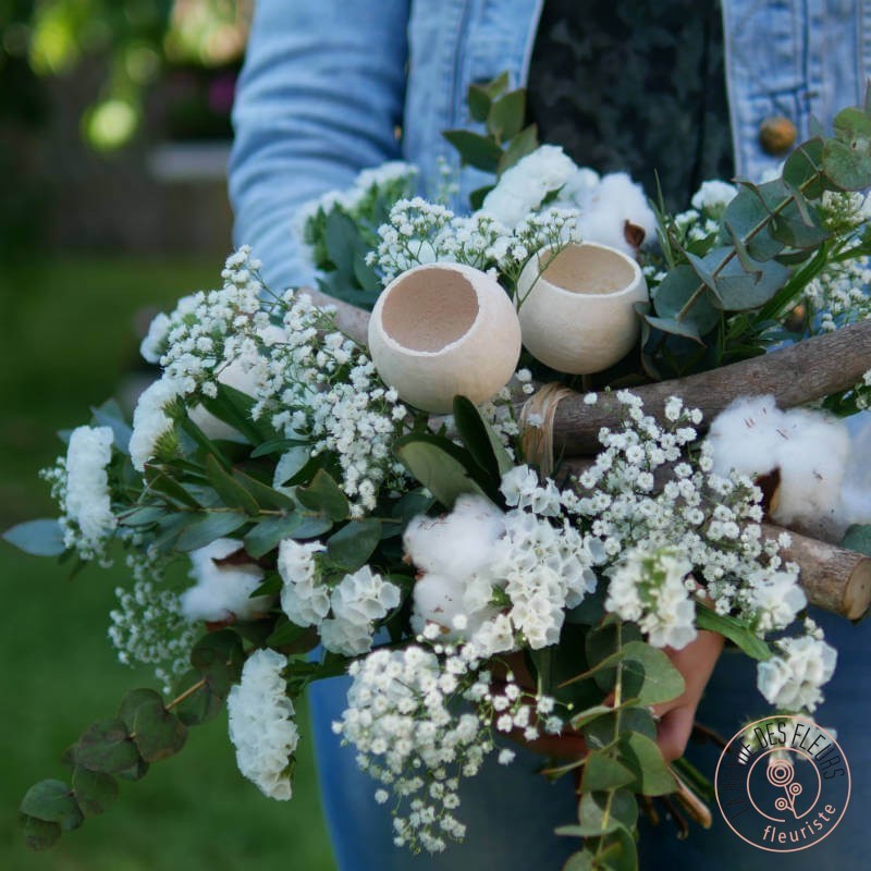 bouquet cocooning de fleurs blanches et eucalyptus destinés à sécher