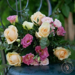 délicatesse bouquet rond de fleurs de saison pêche et rose