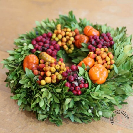 couronne d'automne garnie de fruits et feuillages