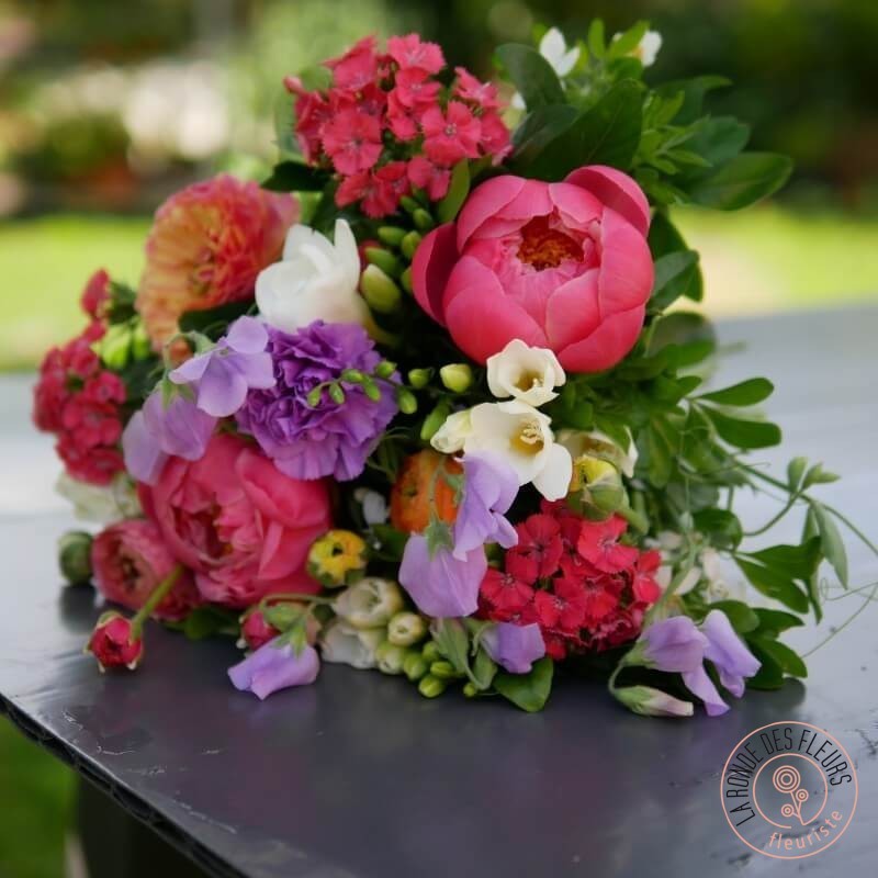 chatoyant bouquet de pivoines et fleurs champêtres la ronde des fleurs rennes