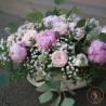panier romantique de pivoines et roses livraison fleurs rennes