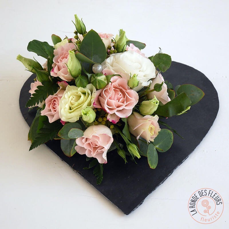 Coeur de roses sur ardoise - Ronde des fleurs Coeur de roses sur ardoise - Ronde des fleurs